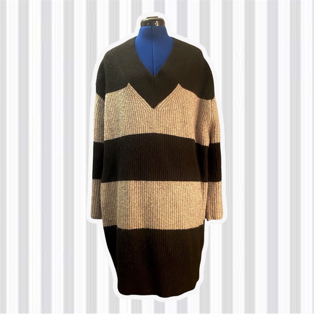 Topshop Black and Gray V-Neck Sweater
